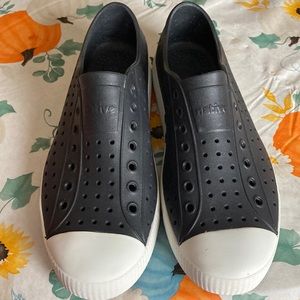 NWOT Black unisex Native Jeffersons w9m11